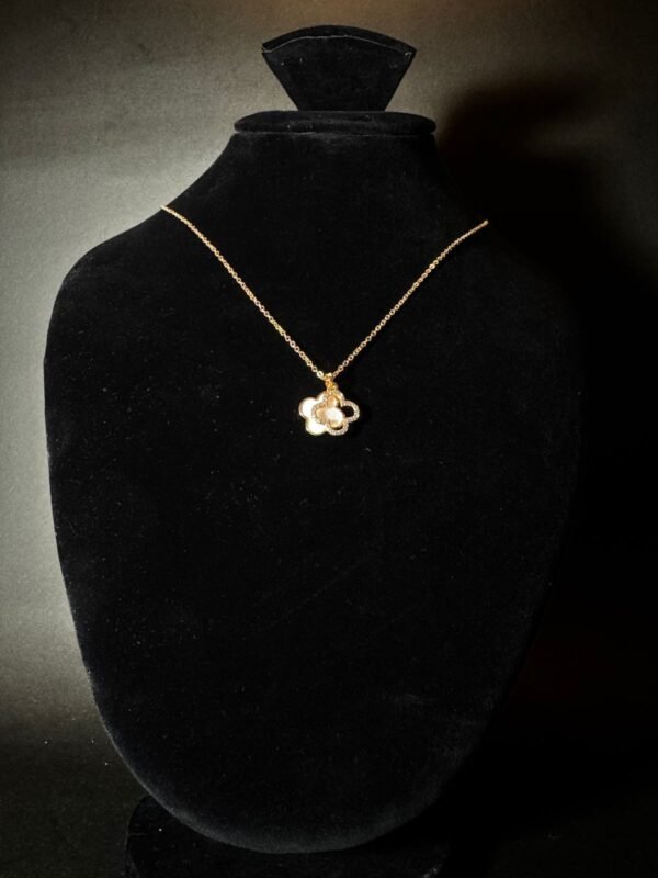 Clover Pendant Necklace - Image 3
